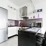 شقة Gama وارسو